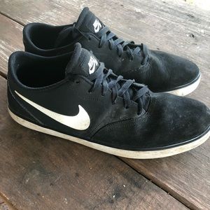 MEN’S BLACK NIKE SB’S SIZE 12